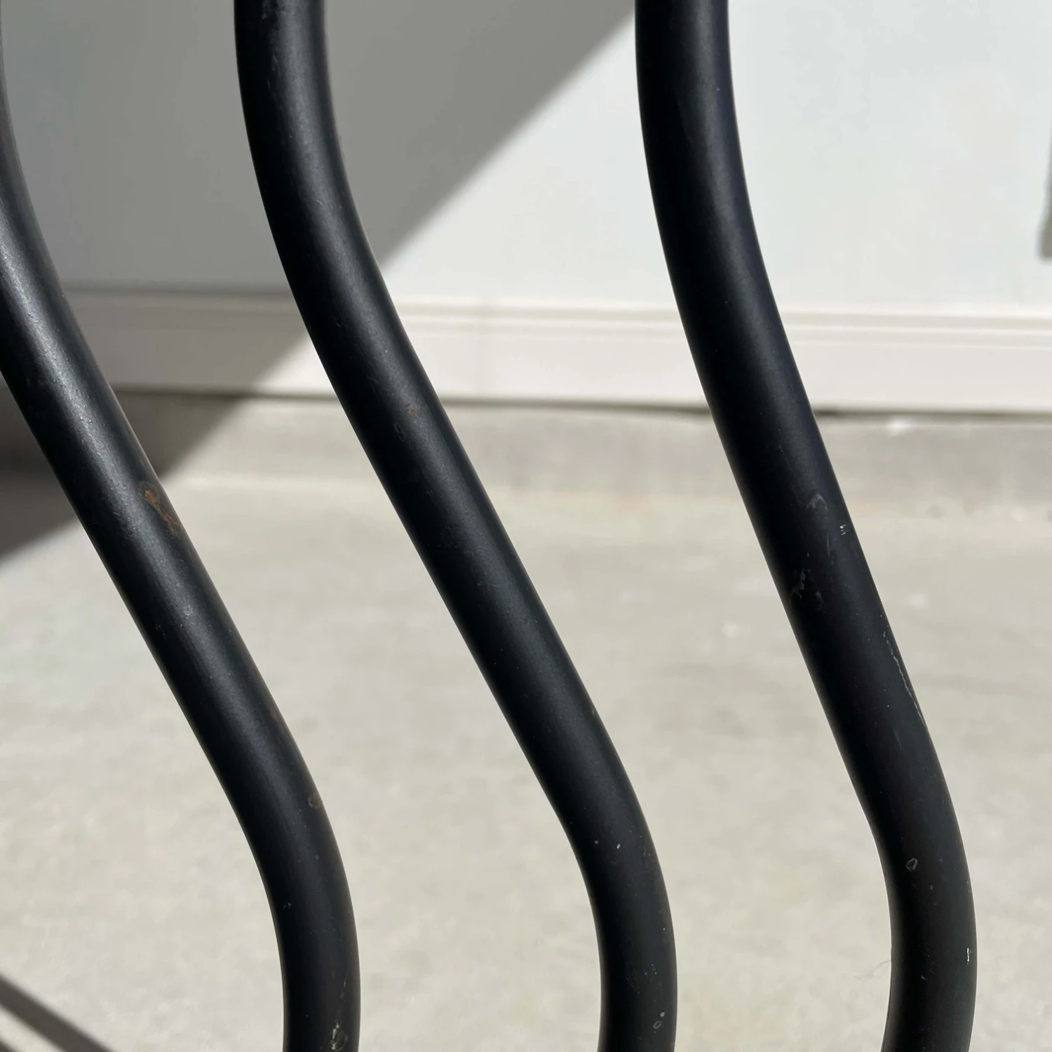 Memphis Style Sculptural Curved Wavy Floor Lamp 5 Memphis Style Sculptural Curved Wavy Floor Lamp - Image 3