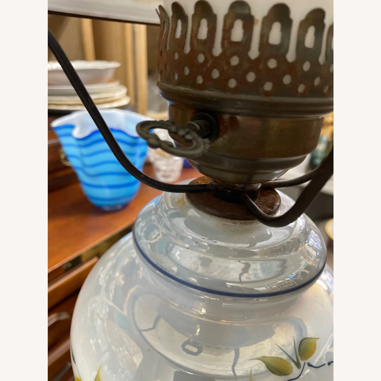 Vintage Gone With The Wind Hurricane Lamp 18 Vintage Gone With The Wind Hurricane Lamp - Image 16