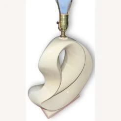 Vintage Abstract Structural Table Lamp In White -Othe Furniture Shop 1500 1500 frame 0 2276