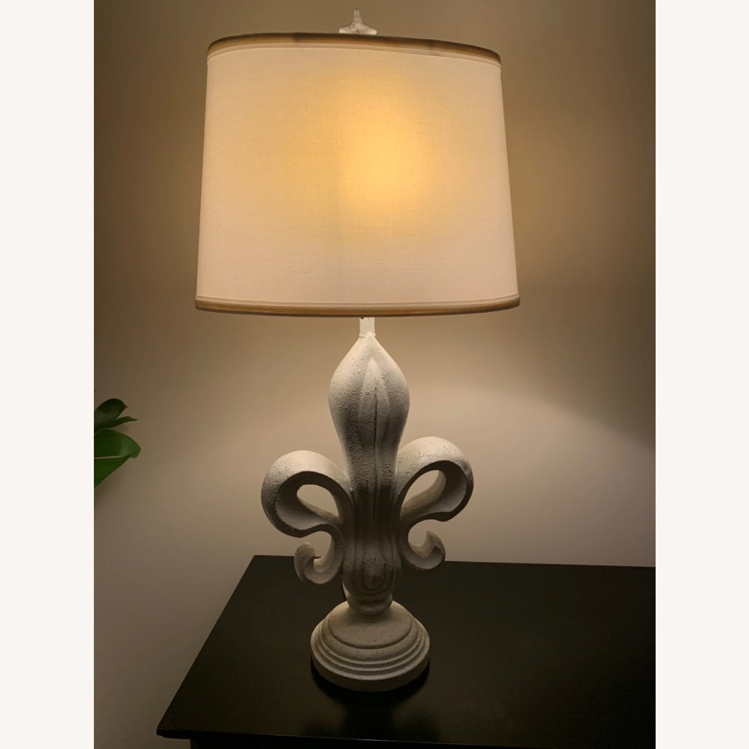 Other Oval Shade White Table Lamp 5 Other Oval Shade White Table Lamp - Image 3