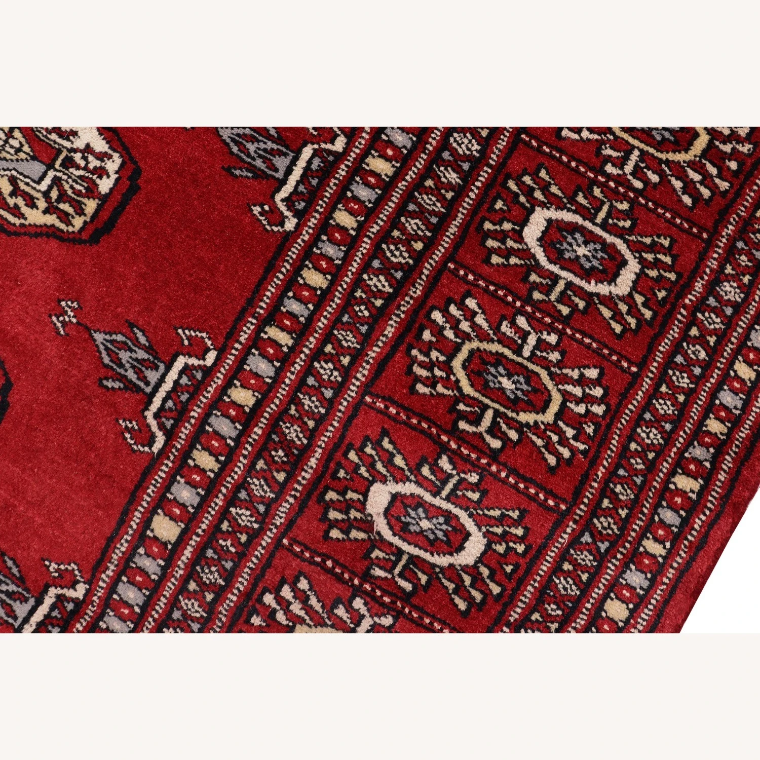 Shabby Chic Bokhara Red/Gray Wool Rug 10 Shabby Chic Bokhara Red/Gray Wool Rug - Image 8