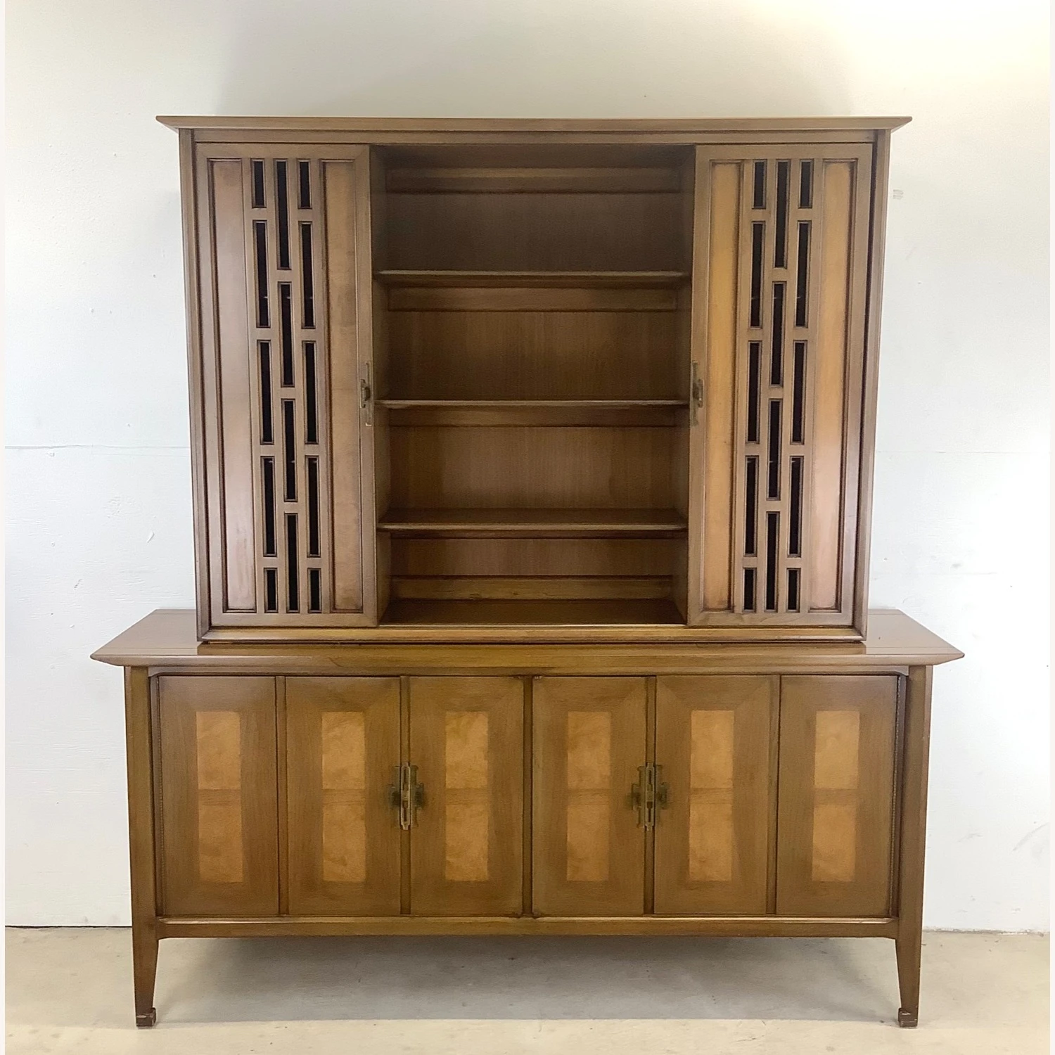 Mid-Century Sideboard With Display Shelf 22 Mid-Century Sideboard With Display Shelf - Image 20