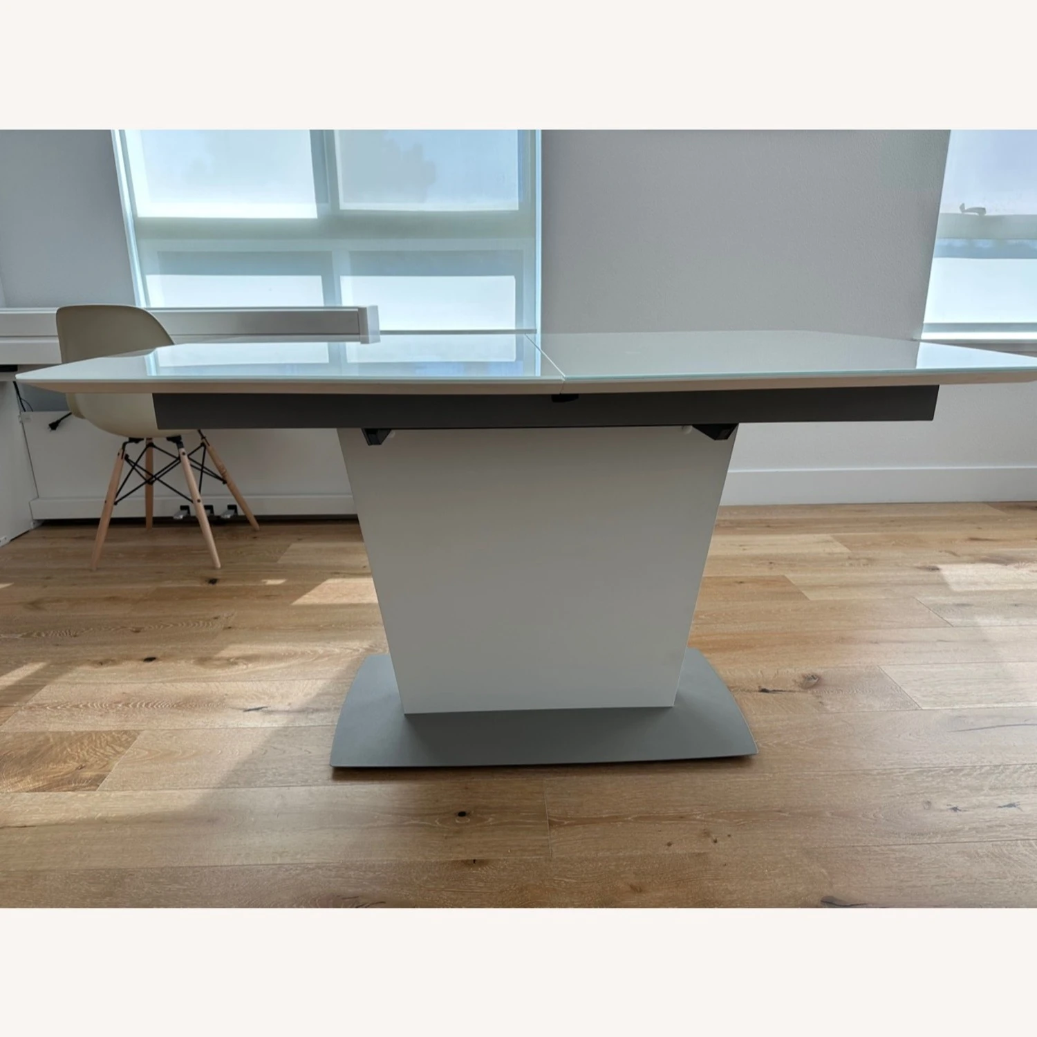 BoConcept Milano Dining Table 1 And Adelaide Chairs 4 3 BoConcept Milano Dining Table 1 And Adelaide Chairs 4